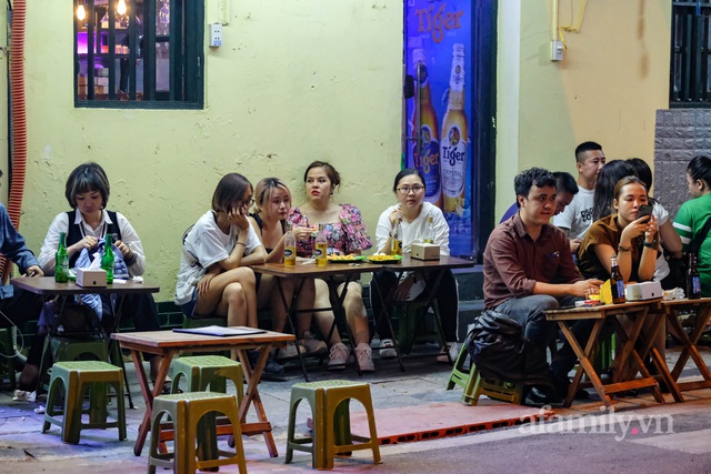 Đêm đầu tiên hàng quán ăn uống được hoạt động sau 21h, phố không ngủ của Hà Nội trở về đúng như tên gọi - Ảnh 6.