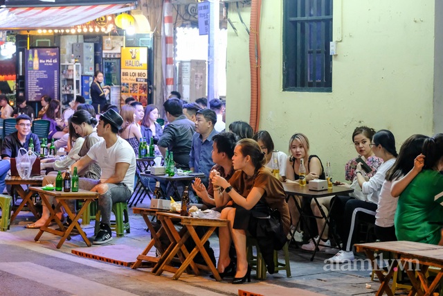 Đêm đầu tiên hàng quán ăn uống được hoạt động sau 21h, phố không ngủ của Hà Nội trở về đúng như tên gọi - Ảnh 7.