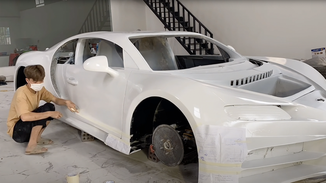 Homemade Bugatti Chiron worth billions of young people in Quang Ninh upgraded: New color, milling wheel, match with Kia Cerato to see the huge size - Photo 3. Homemade Bugatti Chiron worth billions of young people in Quang Ninh upgraded: New color, milling wheel, match with Kia Cerato to see the huge size - Photo 3.