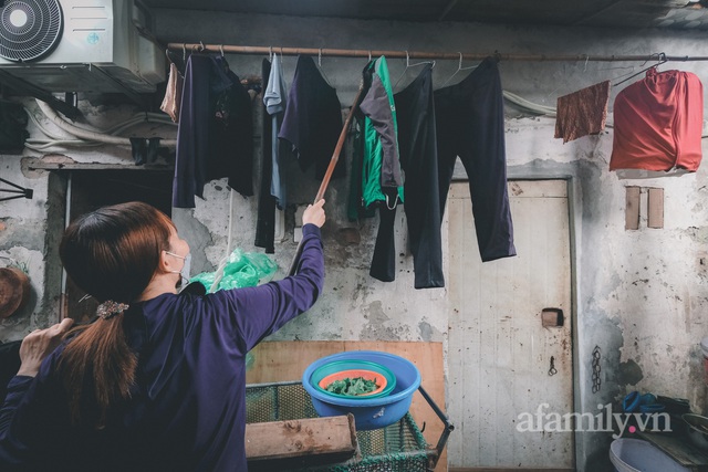 Những phận đời lam lũ khu ổ chuột chợ Long Biên chạy ăn từng bữa trong bão giá, xăng tăng - đường về nhà thêm xa - Ảnh 7.