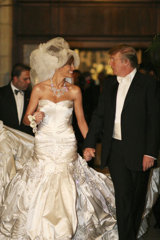 Chiếc váy cưới 2 tỷ của bà Trump: Giấc mơ có thật của cô người mẫu di dân và lời khuyên thô-nhưng-thật từ chính bộ sậu Dior - Ảnh 12.