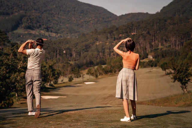 Golf course is gradually becoming a dating place for famous couples, it is rumored that it is very safe for privacy, why is that?  - Photo 1.