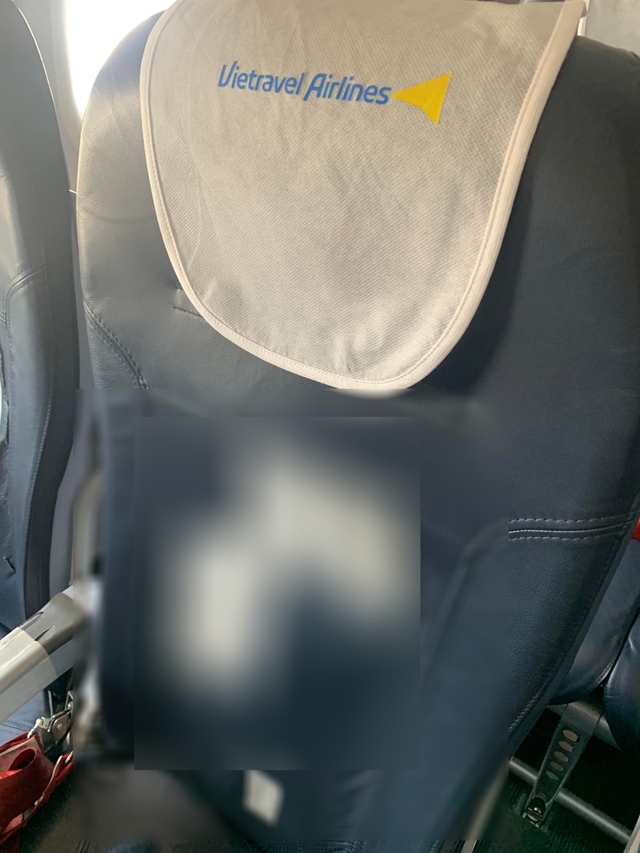 Vietravel Airlines xin lỗi vì đã để khách thấy các ghế rách trên máy bay của mình, nhưng khẳng định ‘việc ghế hư hỏng không ảnh hưởng đến an toàn khai thác bay của hãng’ - Ảnh 1.