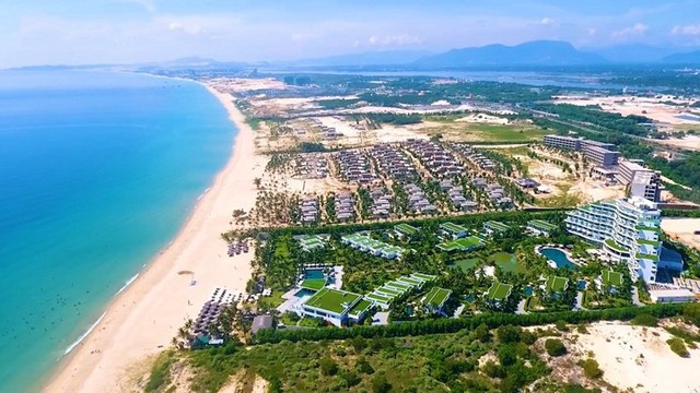 Decoding the land fever story in Cam Lam - Khanh Hoa: Massively welcoming the giant super projects of Vingroup and Crystal Bay eagles, planning to become a world-class airport urban - Photo 2.