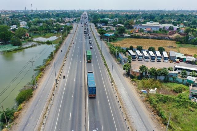 Hình ảnh lột xác bất ngờ của huyện có nhiều khu công nghiệp hoành tráng bậc nhất TP.HCM - Ảnh 2.