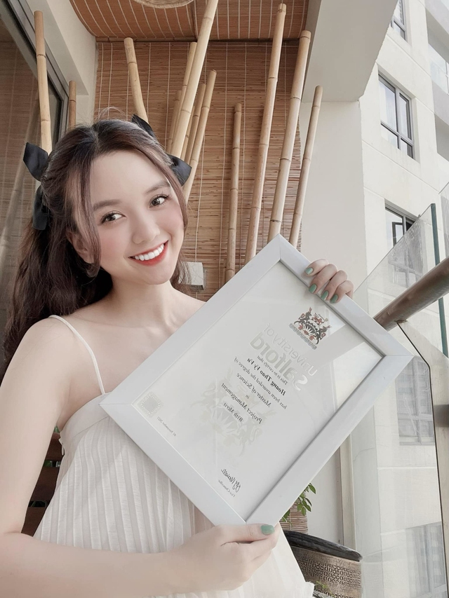 A Queen discreetly shows off her Master's degree from a prestigious school in the UK, studied at RMIT, 7.0 IELTS: Is it possible to usurp the best Miss?  - Photo 1.