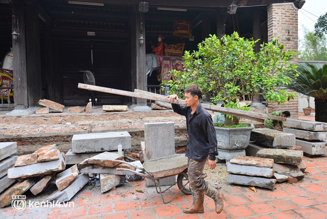Hà Nội: Người dân rơi nước mắt khi cây đa cổ thụ ở ngôi đình 2.000 năm bị chặt hạ - Ảnh 5.