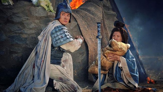 Why does Zhao Yun have Cao Cao's sword in his hand?  - Photo 3.