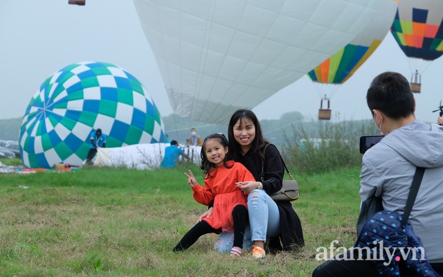 Lần đầu tiên tổ chức lễ hội khinh khí cầu tại Hà Nội: Cơ hội hiếm có để ngắm nhìn thành phố từ trên cao - Ảnh 12.