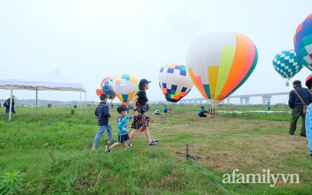 The first time holding a hot air balloon festival in Hanoi: A rare opportunity to see the city from above - Photo 15.