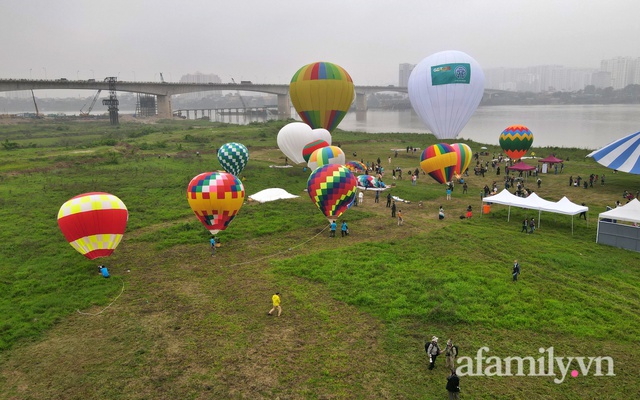 Lần đầu tiên tổ chức lễ hội khinh khí cầu tại Hà Nội: Cơ hội hiếm có để ngắm nhìn thành phố từ trên cao - Ảnh 19.