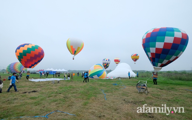 Lần đầu tiên tổ chức lễ hội khinh khí cầu tại Hà Nội: Cơ hội hiếm có để ngắm nhìn thành phố từ trên cao - Ảnh 4.