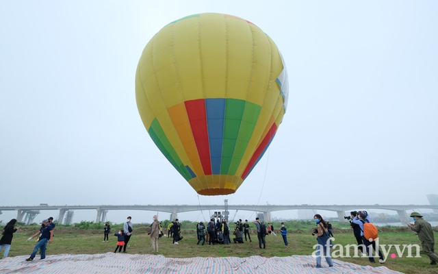 The first time holding a hot air balloon festival in Hanoi: A rare opportunity to see the city from above - Photo 5.