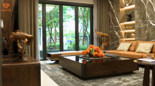 Chi 45 tỷ xây căn biệt thự gỗ óc chó 260m2 lớn nhất khu Park City chỉ để dành cho… cô giúp việc - Ảnh 3. Chi 45 tỷ xây căn biệt thự gỗ óc chó 260m2 lớn nhất khu Park City chỉ để dành cho… cô giúp việc - Ảnh 3.