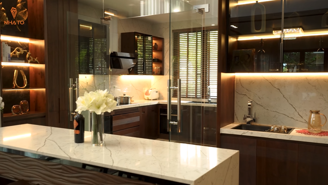 Chi 45 tỷ xây căn biệt thự gỗ óc chó 260m2 lớn nhất khu Park City chỉ để dành cho… cô giúp việc - Ảnh 6. Chi 45 tỷ xây căn biệt thự gỗ óc chó 260m2 lớn nhất khu Park City chỉ để dành cho… cô giúp việc - Ảnh 6.