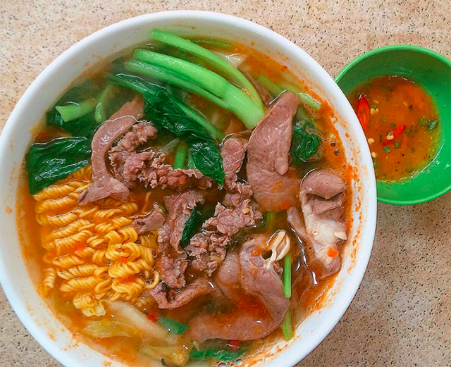 Ăn gì ở sân bay Nội Bài: Mì tôm dẫn đầu xu hướng, chuẩn món ăn Quốc dân - Ảnh 1. Ăn gì ở sân bay Nội Bài: Mì tôm dẫn đầu xu hướng, chuẩn món ăn Quốc dân - Ảnh 1.