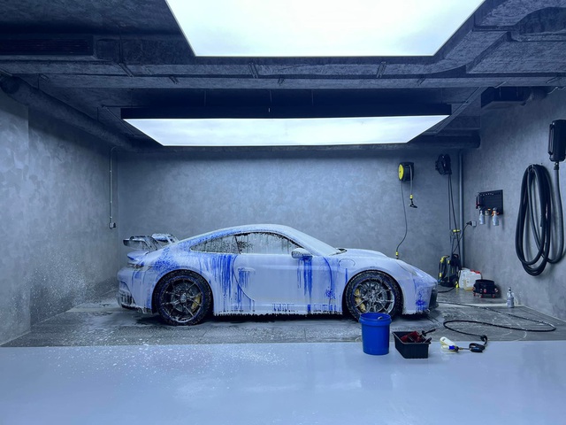 Siêu xe Porsche ông Đặng Lê Nguyên Vũ mới tậu: Soán ngôi Cường đô la, có điểm giống VF9 - Ảnh 1. Siêu xe Porsche ông Đặng Lê Nguyên Vũ mới tậu: Soán ngôi Cường đô la, có điểm giống VF9 - Ảnh 1.