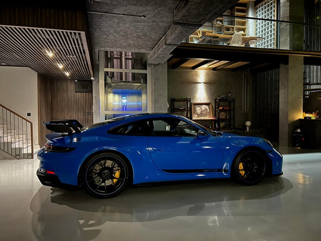 Siêu xe Porsche ông Đặng Lê Nguyên Vũ mới tậu: Soán ngôi Cường đô la, có điểm giống VF9 - Ảnh 2. Siêu xe Porsche ông Đặng Lê Nguyên Vũ mới tậu: Soán ngôi Cường đô la, có điểm giống VF9 - Ảnh 2.