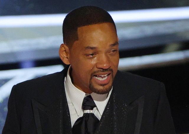 Will Smith bật khóc nhận tượng vàng Oscar, xin lỗi vì đánh đồng nghiệp: Tình yêu khiến bạn làm điều điên rồ - Ảnh 2.