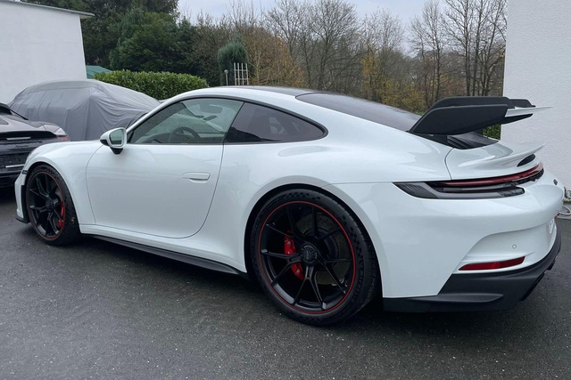 Siêu xe Porsche ông Đặng Lê Nguyên Vũ mới tậu: Soán ngôi Cường đô la, có điểm giống VF9 - Ảnh 7. Siêu xe Porsche ông Đặng Lê Nguyên Vũ mới tậu: Soán ngôi Cường đô la, có điểm giống VF9 - Ảnh 7.