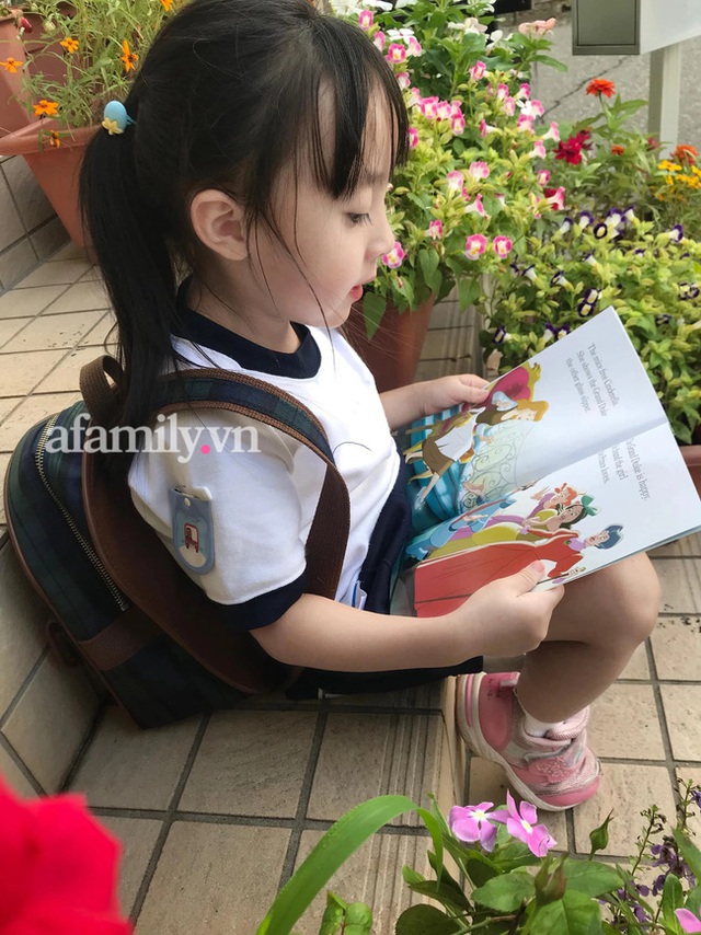 Bé gái xinh như thiên thần, 4 tuổi đã thi đỗ kỳ thi tiếng Anh của học sinh cấp 2, 3: Bố mẹ kém ngoại ngữ, chỉ tự dạy con ở nhà - Ảnh 4.