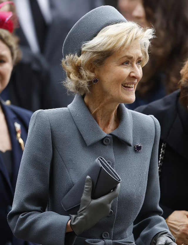 HOT: Nữ hoàng Anh chính thức xuất hiện ở lễ tưởng niệm Hoàng tế Philip, Công nương Kate nổi bật đi cùng hai con - Ảnh 8.