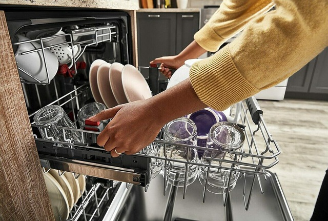 Bí kíp chọn máy rửa bát lấy lòng “nóc nhà”, bếp nhỏ mấy cũng có loại phù hợp - Ảnh 1.