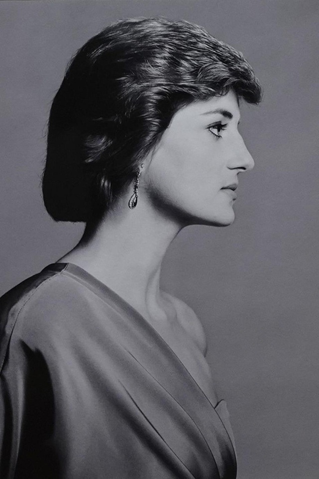 Cung điện công bố bức hình chưa từng thấy trước đây của Công nương Diana với câu chuyện ít ai biết đằng sau - Ảnh 2.