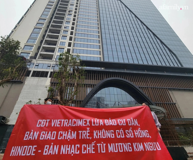 Hà Nội: Cư dân chung cư Hinode Minh Khai căng băng rôn phản đối chủ đầu tư quảng cáo sai sự thật, chậm trễ làm thủ tục cấp sổ hồng - Ảnh 7.