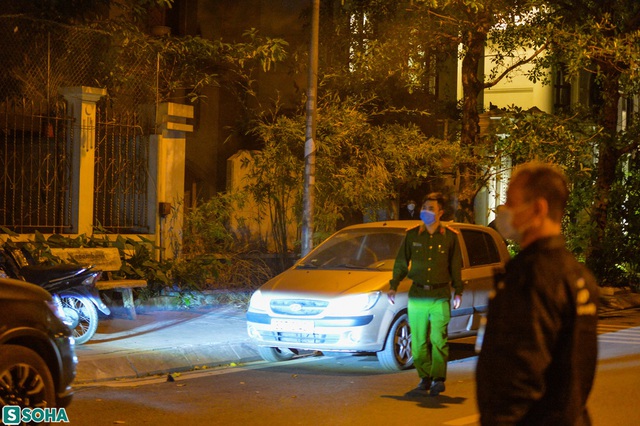  Xuyên đêm khám nhà, trụ sở FLC của Trịnh Văn Quyết, cảnh sát thu nhiều thùng tài liệu - Ảnh 2.