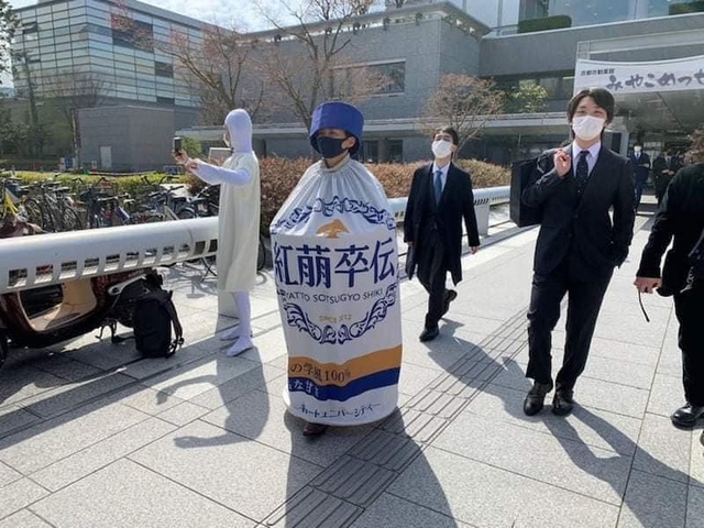   The Japanese graduation ceremony allows students to transform into anything, the results are breathtaking - Photo 4.