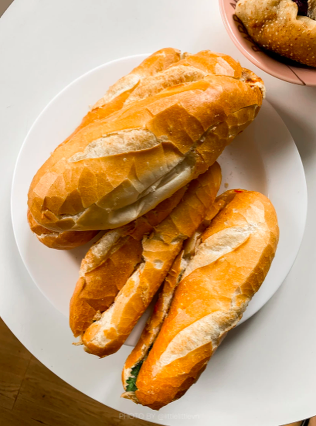  Tiệm bánh mì ngon nhất Đà Lạt được lăng xê bởi Hà Tăng: Bán 3 tiếng hết hàng, bất ngờ nhất là mức giá - Ảnh 6.