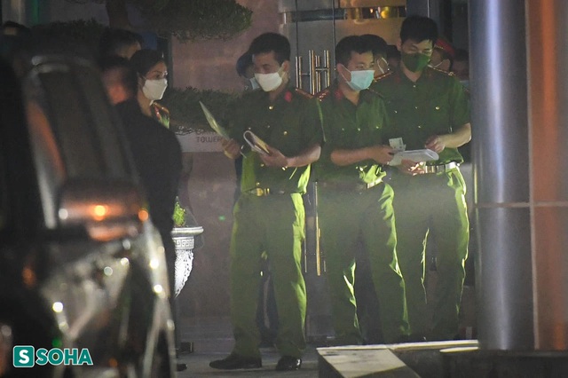  Xuyên đêm khám nhà, trụ sở FLC của Trịnh Văn Quyết, cảnh sát thu nhiều thùng tài liệu - Ảnh 10.