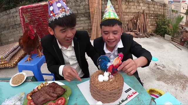 Sau khi bị phạt 7,5 triệu Hưng Vlog lại đi... tổ chức sinh nhật cho gà, sự xuất hiện của Bà Tân Vlog cũng không cứu được kênh - Ảnh 2.