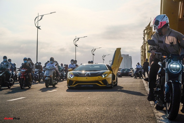 Biển người ken đặc dàn siêu xe hơn 300 tỷ đồng của đại gia Hoàng Kim Khánh tại Đà Nẵng, vắng bóng Koenigsegg Regera - Ảnh 6.