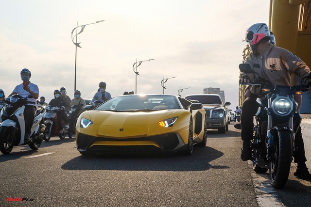 Biển người ken đặc dàn siêu xe hơn 300 tỷ đồng của đại gia Hoàng Kim Khánh tại Đà Nẵng, vắng bóng Koenigsegg Regera - Ảnh 9.