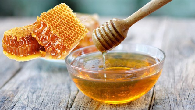 Cách sử dụng mật ong để giảm ho hiệu quả cho người sau mắc COVID-19 - Ảnh 1.