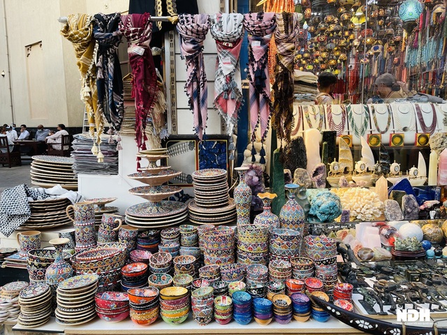 Theo chân khách Việt đi chợ vàng Dubai, nghe người bản xứ chào hàng thành thạo bằng tiếng Việt - Ảnh 12.