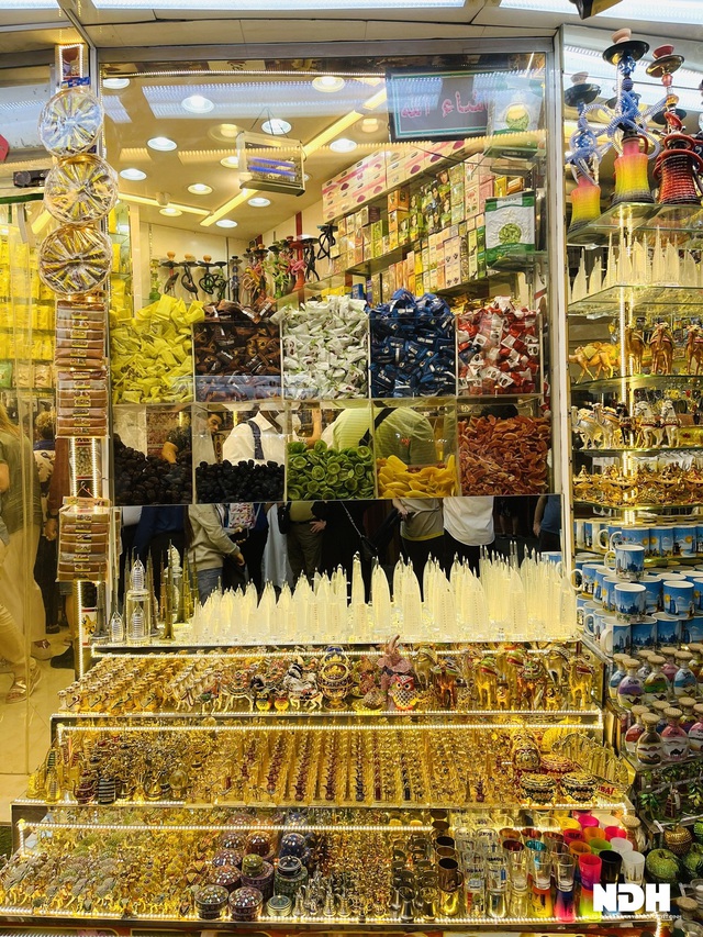 Theo chân khách Việt đi chợ vàng Dubai, nghe người bản xứ chào hàng thành thạo bằng tiếng Việt - Ảnh 13.