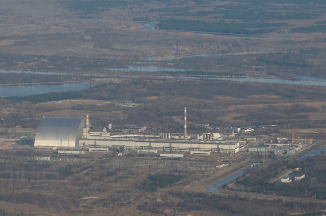 NÓNG: Lực lượng quân sự Nga rút toàn bộ khỏi nhà máy điện hạt nhân Chernobyl - Ảnh 1.