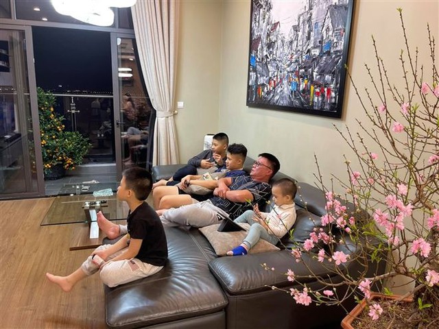 Cuộc hôn nhân 15 năm của BTV Trần Quang Minh: Hạnh phúc bên vợ hiền và 4 con - Ảnh 4.