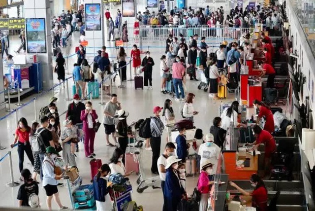 Noi Bai airport, Hanoi railway station welcomed a record high number of passengers on the occasion of Hung King's death anniversary - Photo 1.