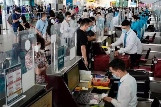 Noi Bai Airport, Hanoi Railway Station welcomed a record high number of passengers on the occasion of Hung King's death anniversary - Photo 2.