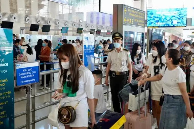 Sân bay Nội Bài, ga Hà Nội đón lượng khách cao kỷ lục dịp nghỉ lễ Giỗ Tổ Hùng Vương - Ảnh 3.