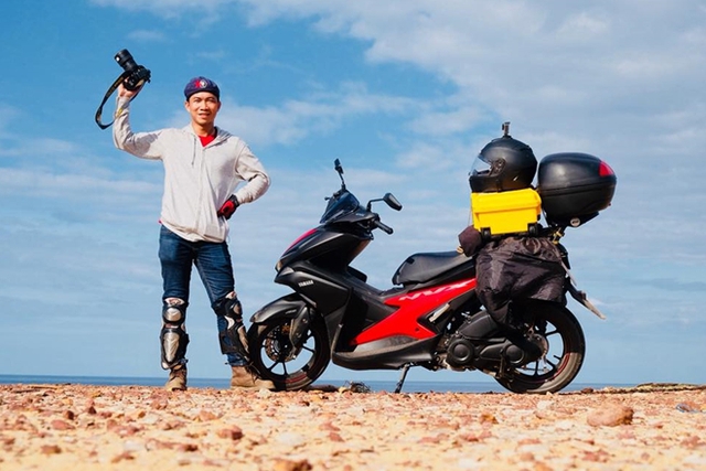 (today) Portrait of photographer Hung Lekima: The person who travels through Vietnam just to hunt for trash photos and the mission to save the ocean - Photo 1.