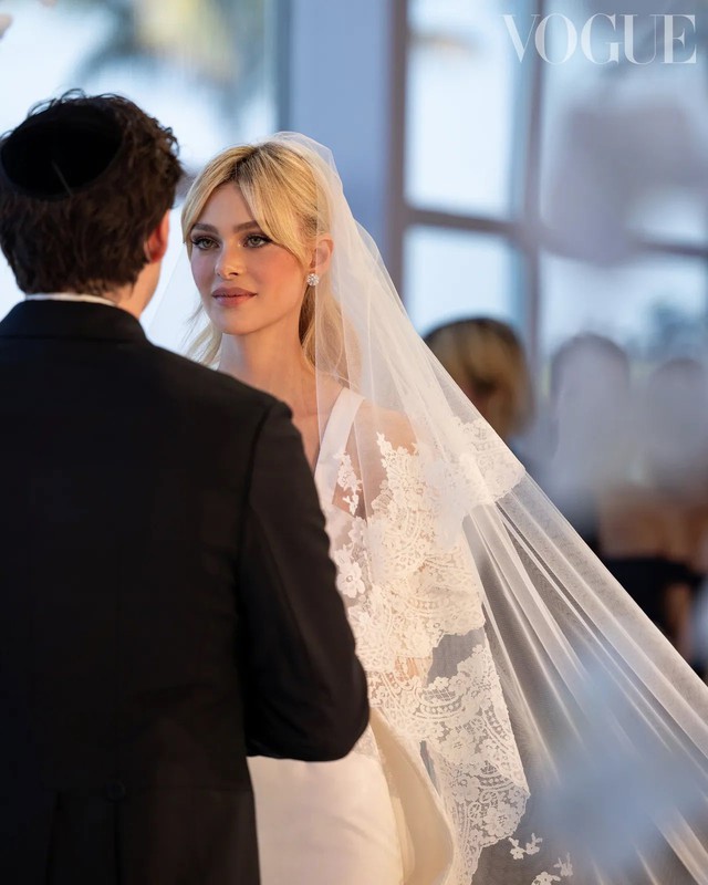 Trọn bộ ảnh cưới siêu visual của con trai David Beckham cùng vợ tỷ phú trong hôn lễ thế kỷ - Ảnh 1.