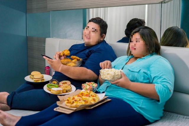 Eating too much, eating quickly, and preferring to eat alone can be a sign of a disorder - Photo 3.