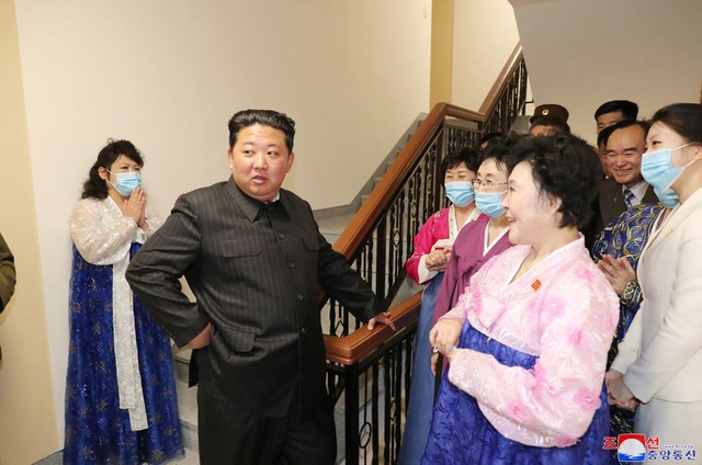 Penthouses in North Korea are for the poor instead of the rich - Photo 1.