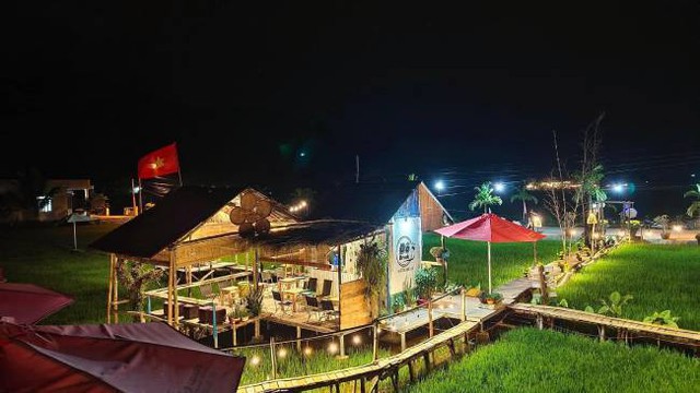 Chàng trai mở tiệm cafe giữa cánh đồng lúa được check in hot nhất cõi mạng: Thất nghiệp mới đi làm thứ ấp ủ từ lâu - Ảnh 4.