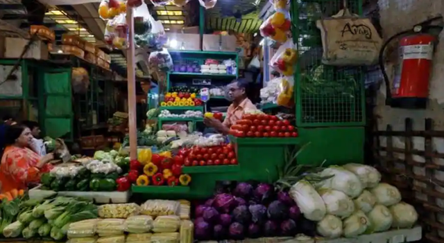 The inflation crisis has visited the world's second most populous country: A lemon is also a luxury goods, a bunch of green vegetables that no one dares to buy - Photo 1.